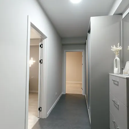 Charming, Spacious And Luxurious 2br In Center - Grandstay *