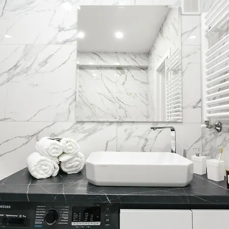 Charming, Spacious And Luxurious 2br In Center - Grandstay Apartment Chisinau
